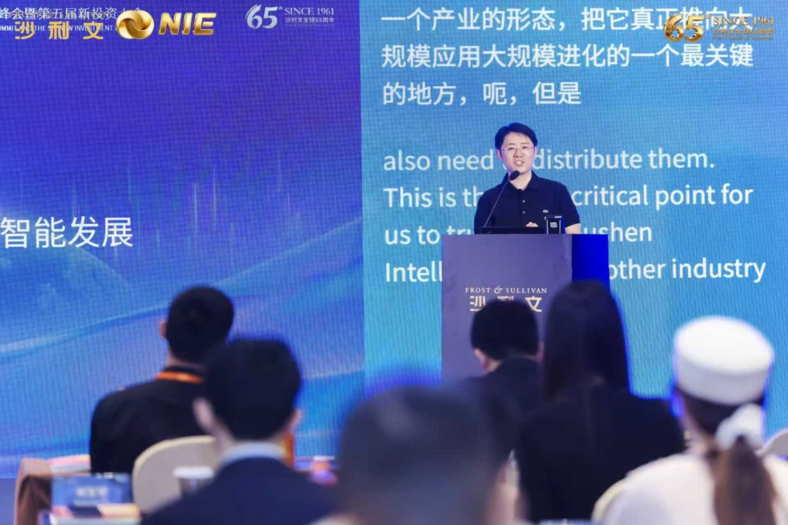 直击2026沙利文峰会|机器科学创始人兼CEO田野：告别“专机专脑”，以大模型开启具身智能的“平权时代”